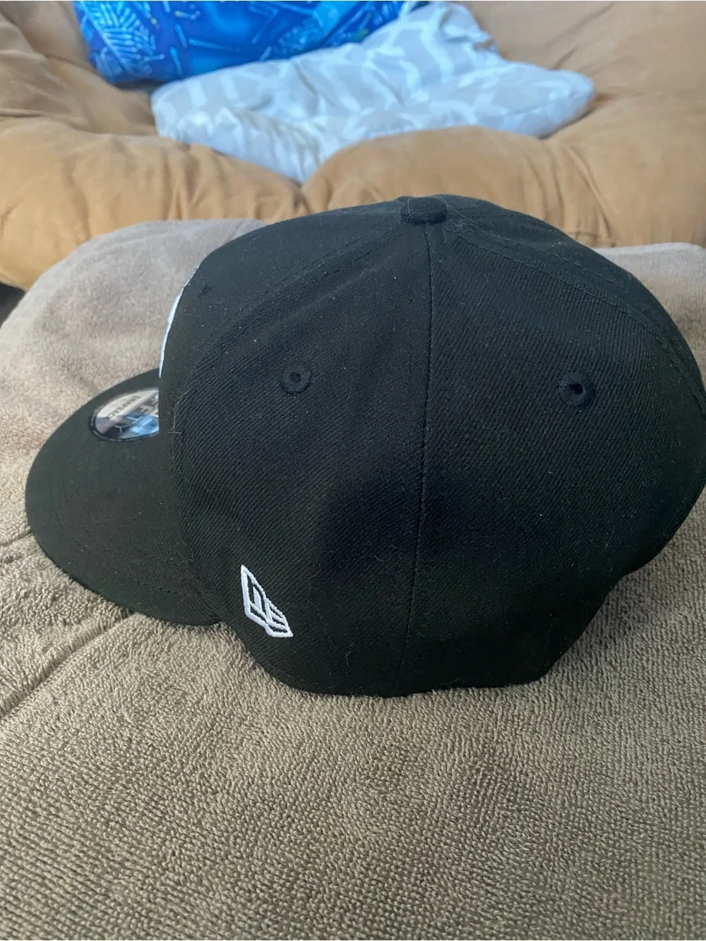 9fifty Black New York Knicks Snapback Hat with White Embroidered Logo